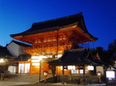 八坂神社・南桜門(20180406)