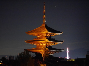 八坂の塔と京都タワー(20181109)